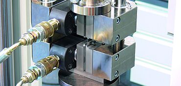 Composite Druckversuch nach Shear Loading Compression Methode ISO 14126, ASTM D3410