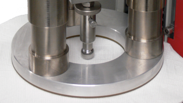 Preskusna naprava za prebodno preskušanje na izdelkih iz robčkov po DIN EN ISO 12625-9