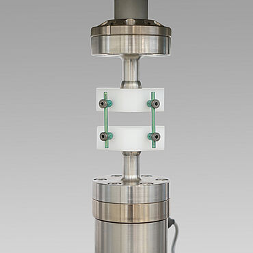 Uji kompresi/tekuk perlengkapan untuk sistem sekrup dan batang untuk tulang belakang ke ASTM F1717